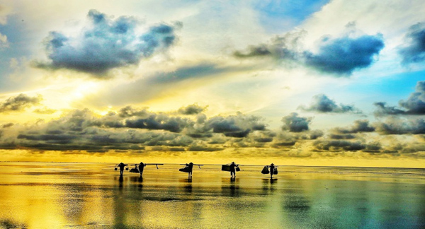 The infinity waters of Quang Lang Beach